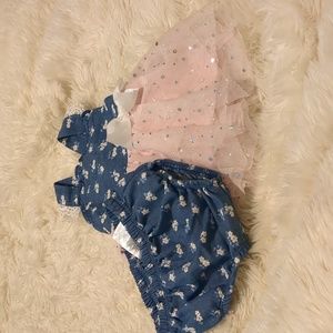 Little lass baby  gorgeous 2 piece outfit size 6 to 9 months